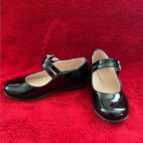 Toddler girl patent leather Mary Jane’s - Picture 1 of 6